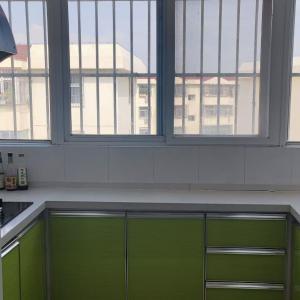 房屋朝東，位于幸福廣場和海濱學校中間