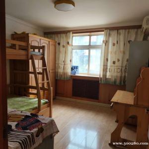 李園56型二樓1300包暖西門近。